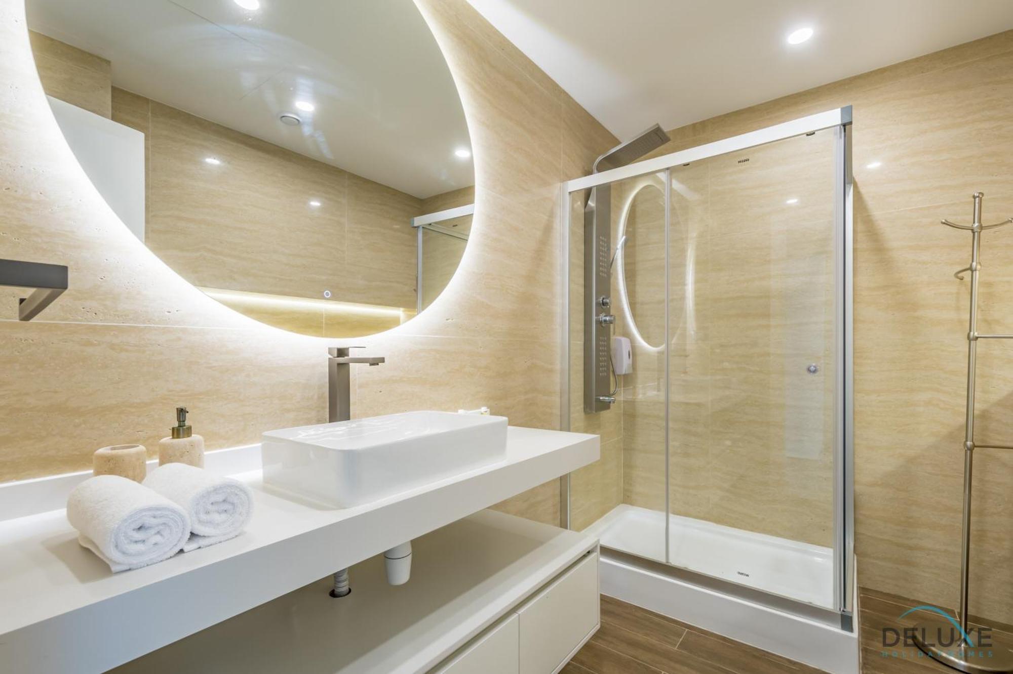 Marina View 2br At Dec Towers 2, Marina By Deluxe Apartment Dubai